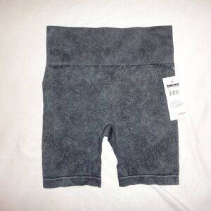 WILDFOX Sweat Women's Gray Athleisure Cross Fit Shorts Size S NWT!!